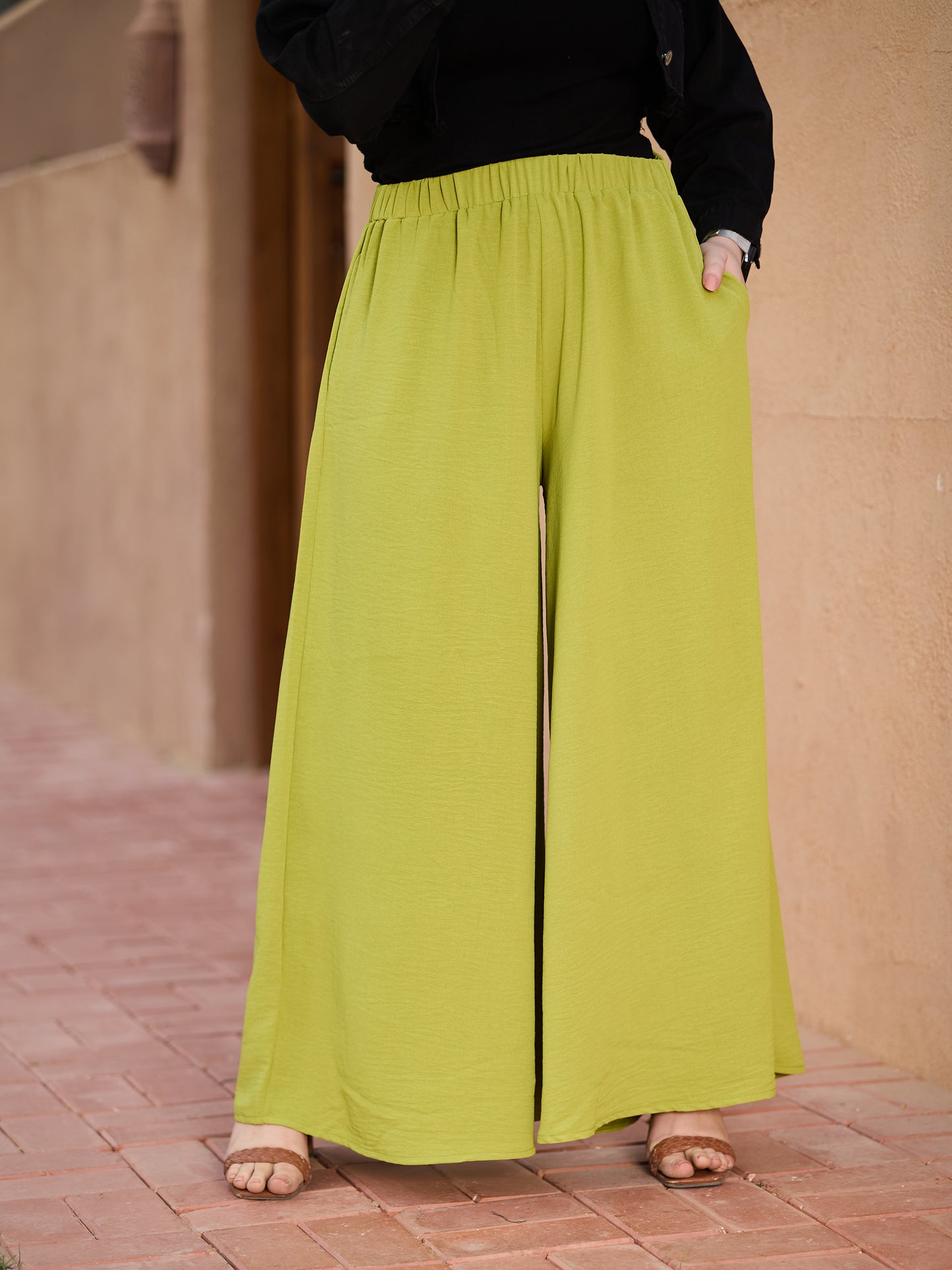 Wide-leg pants